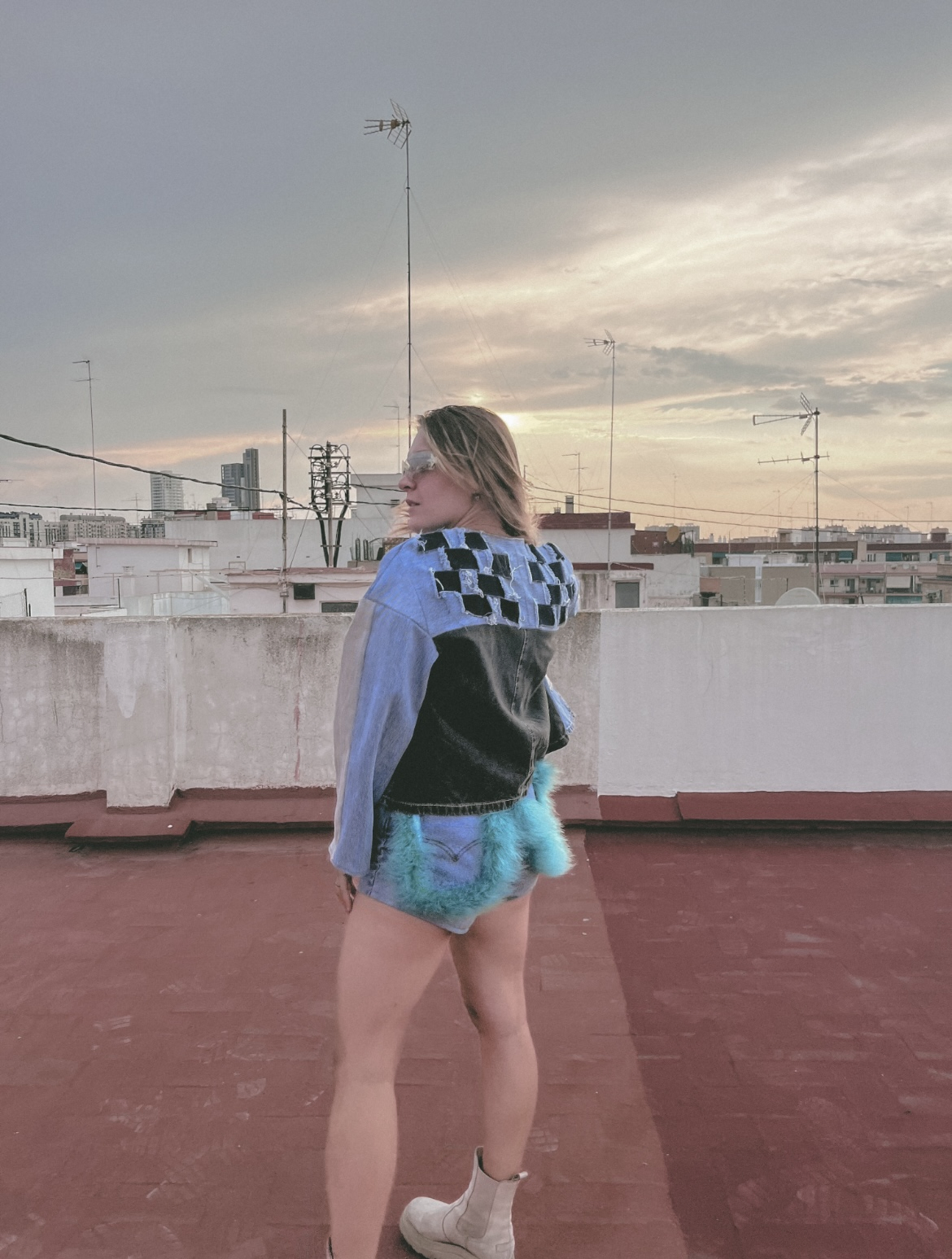 denim-jacket-and-fluffy-shorts-img